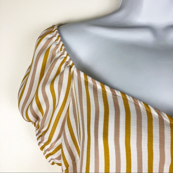 ☀️Adorable Striped Crop Top with Buttons - Picture 4 of 9